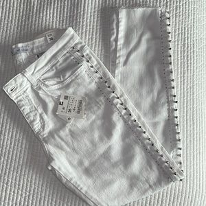 Zara Mid Rise Skinny Jeans - White - Size US 4